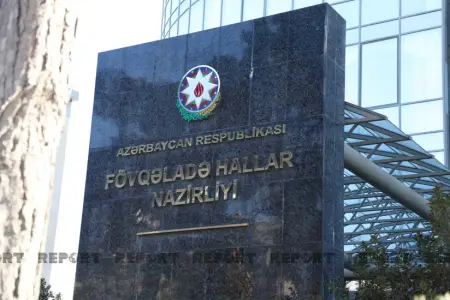 Köməksiz vəziyyətdə qalan şəxs belə xilas edildi - Video