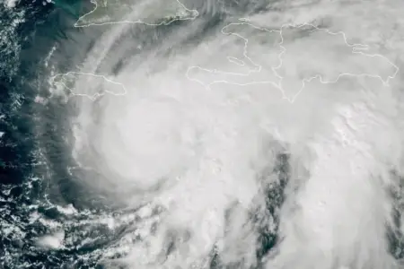 Tarixdə ən güclü qasırğa yaxınlaşır