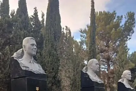 Təyyarə qəzasında həlak olan ekipaj üzvlərinin büstü qoyuldu - Fotolar