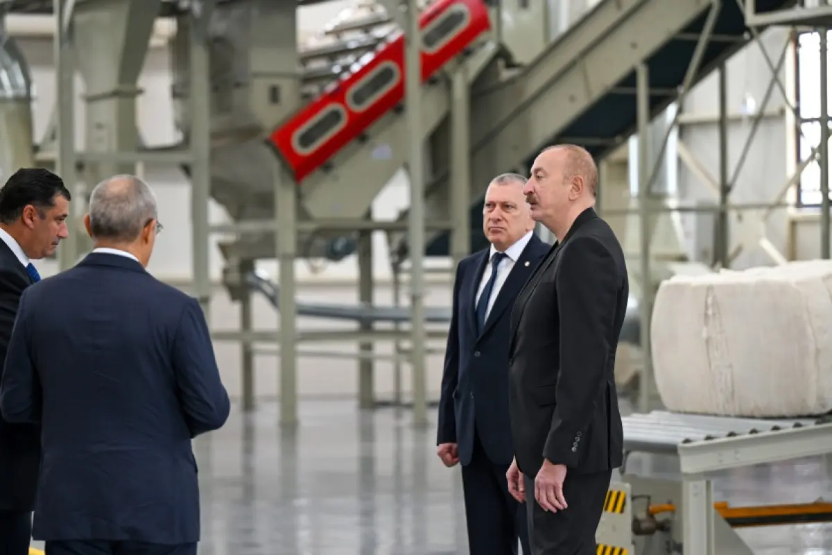 Prezident pambıq emalı zavodunun fəaliyyəti ilə tanış oldu