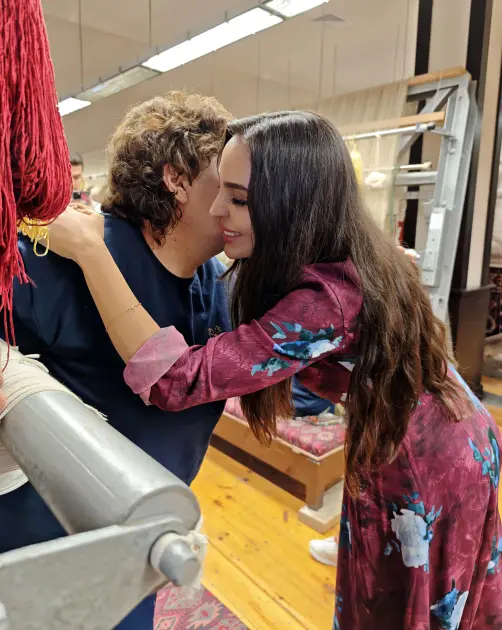 Leyla Əliyeva dünyanın ən böyük dairəvi əl xalçasının toxunması prosesi ilə tanış oldu