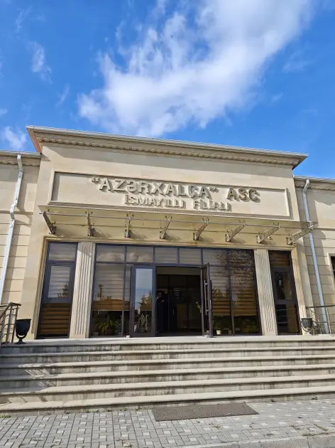 Leyla Əliyeva dünyanın ən böyük dairəvi əl xalçasının toxunması prosesi ilə tanış oldu