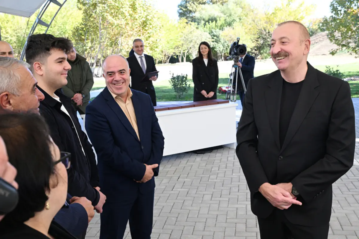 Prezident sakinlərlə görüşdü - Fotolar