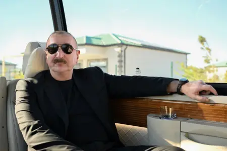 Prezident bu kəndləri gəzdi - Fotolar