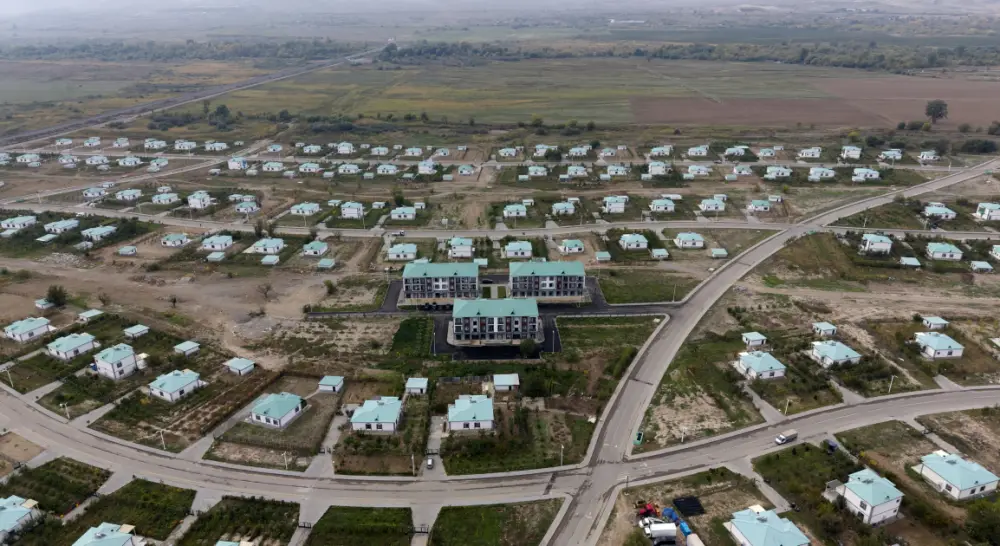 Prezident bu kəndləri gəzdi - Fotolar