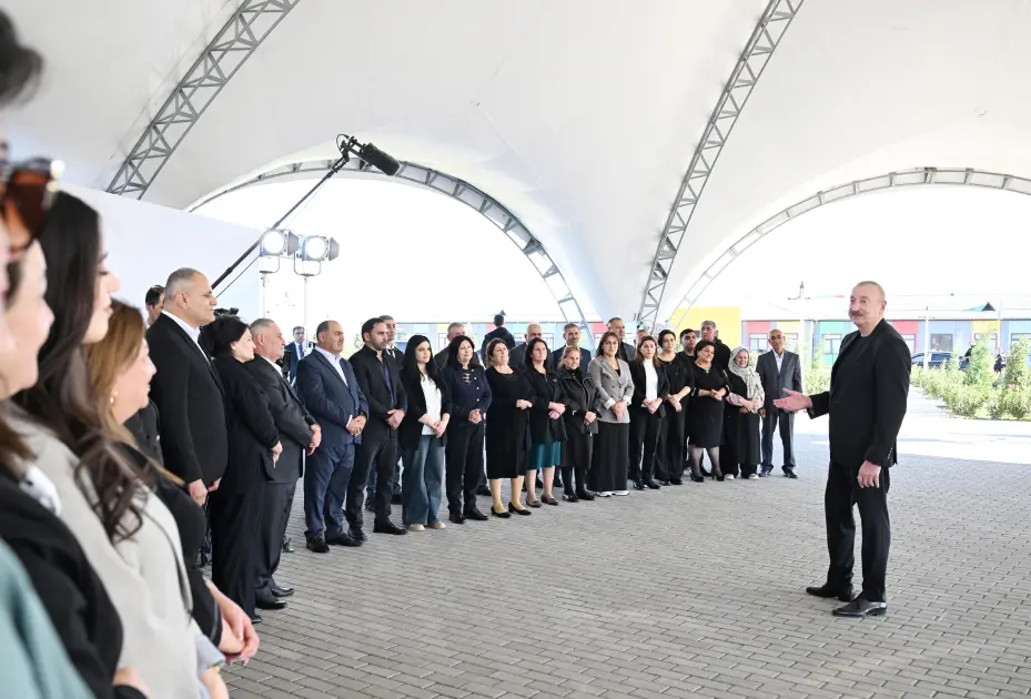 İlham Əliyev onlarla da görüşdü - Fotolar