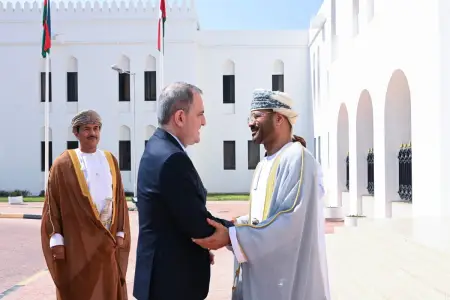 Ceyhun Bayramov omanlı həmkarı ilə görüşdü