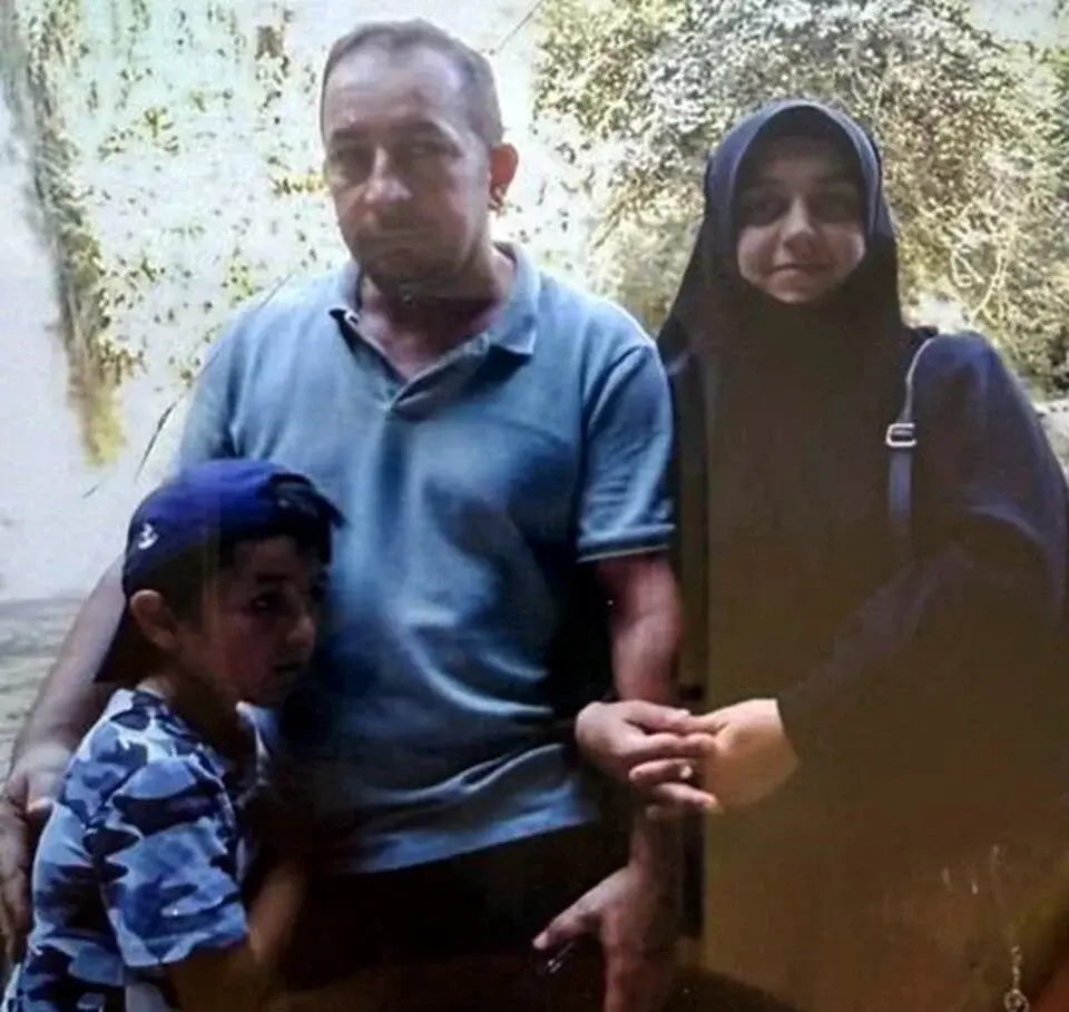 Dağıntılar altından 18 yaşlı qız sağ çıxarıldı, valideynləri axtarılır - Foto - Yeniləndi