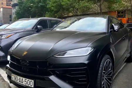 Ramiz Mehdiyevin nəvəsi Bakıda yarım milyonluq maşınla gəzir - Video