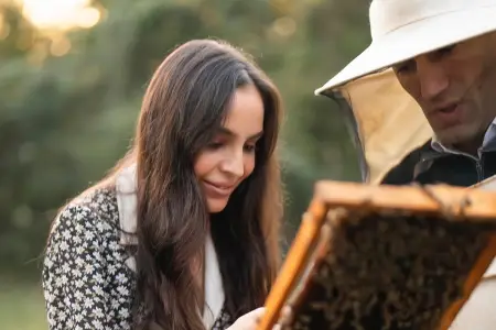 Leyla Əliyeva “Gənc arıçı” layihəsinin iştirakçısı ilə görüşdü - Fotolar