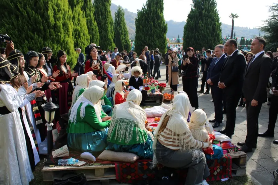 Sabiq icra başçısı dünən festivalda imiş... - Fotolar
