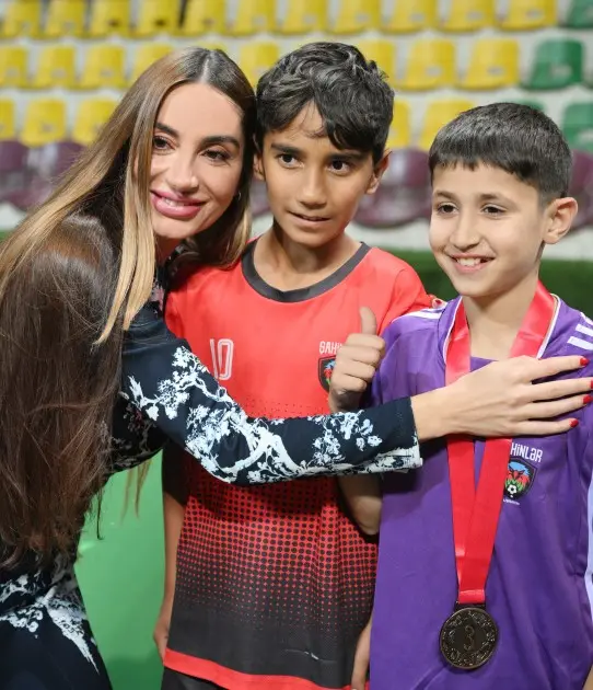 Prezidentin qızları və gəlini minifutbol turnirini izlədi