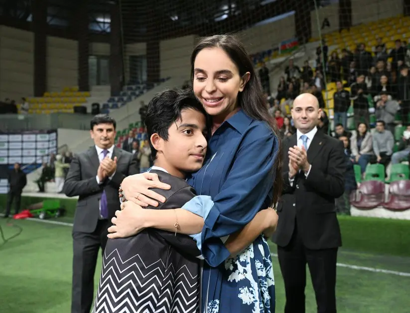 Prezidentin qızları və gəlini minifutbol turnirini izlədi