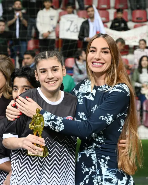 Prezidentin qızları və gəlini minifutbol turnirini izlədi