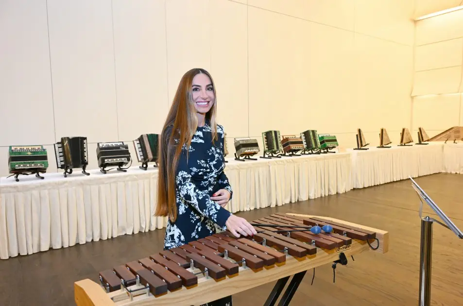 Leyla, Arzu və Alena Əliyevalar musiqi alətlərinin təqdimatında - Fotolar