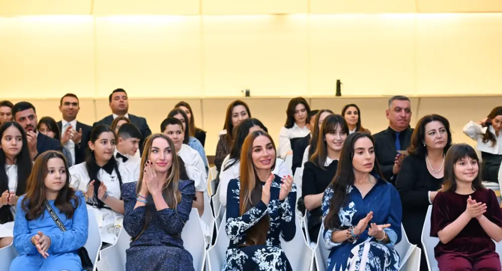 Leyla, Arzu və Alena Əliyevalar musiqi alətlərinin təqdimatında - Fotolar