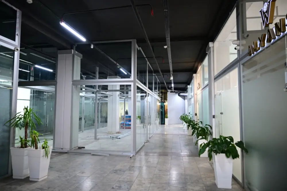 “Moskva” univermağının binasında qanunsuz təmir işləri aparılıb - Fotolar