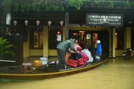 Vyetnamda daşqın can aldı, onlarla insan həlak oldu