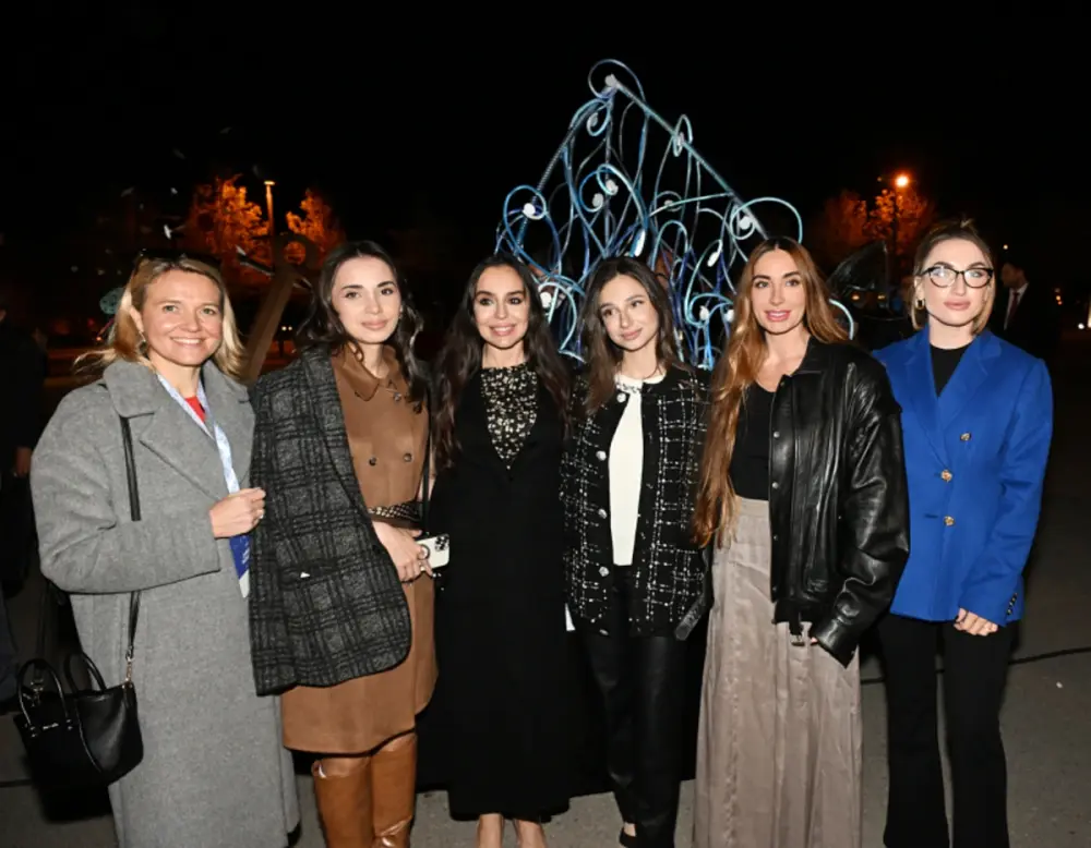 Əliyevalar “Baku Steel Art 2025” və “Son dalğa” sərgilərini ziyarət ediblər – Foto