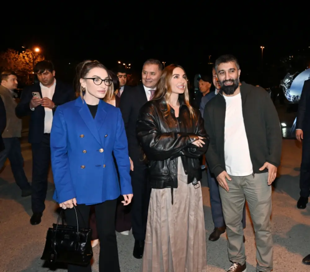 Əliyevalar “Baku Steel Art 2025” və “Son dalğa” sərgilərini ziyarət ediblər – Foto