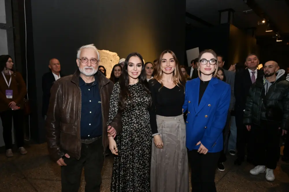 Əliyevalar “Baku Steel Art 2025” və “Son dalğa” sərgilərini ziyarət ediblər – Foto