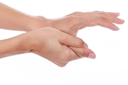 Barmaqdakı kiçik bir iz ölümcül xəstəliyin əlaməti ola bilər 