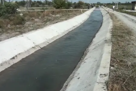 Sumqayıtda avtomobil kanala düşüb, xəsarət alanlar var