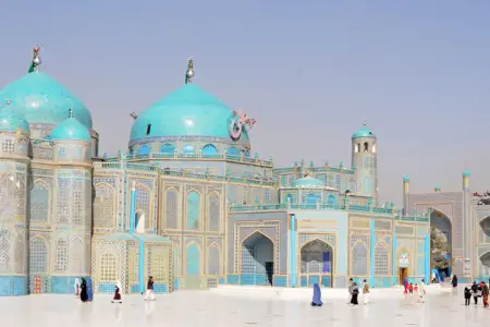 Zəlzələ zamanı “Həzrət Əli ziyarətgahı”nın minarəsi dağıldı