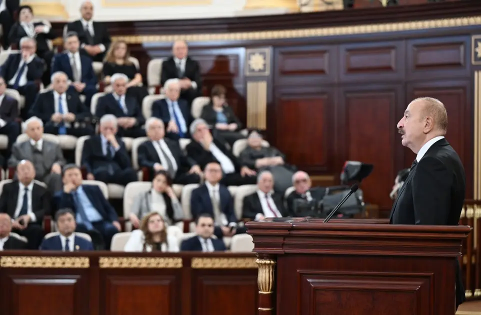 Prezident AMEA-da çıxış etdi - Foto