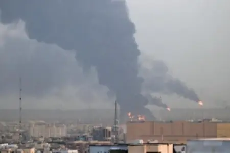 İranda neft emalı zavodunda yanğın: Ölən var