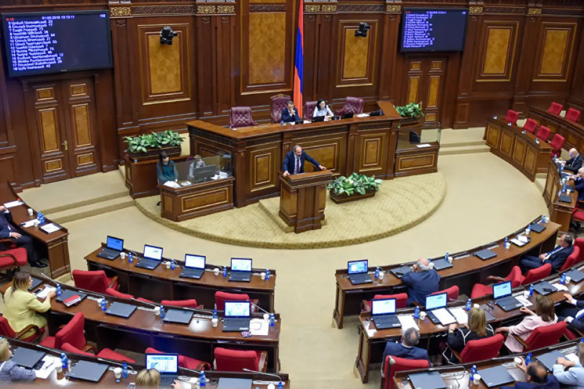 Erməni deputatlardan seçki öncəsi narazılıq: Pul ödəmək istəmirlər