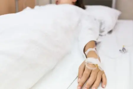 Qidadan zəhərlənən qadın öldü