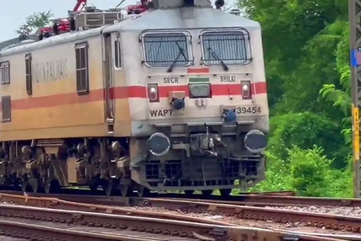 Qatarlar toqquşdu: Çox sayda ölən var - Bu ölkədə