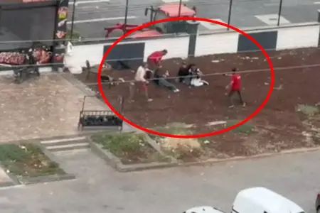 Dəhşətli hadisə anbaan kameraya düşdü: 2 nəfər öldürüldü