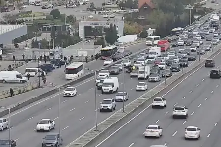 Bakının bir sıra yollarında nəqliyyatın sıxlığı yarandı