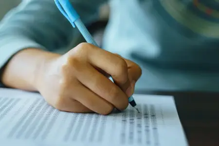 11 nəfərin üzərinə xüsusi cihaz yerləşdirib - Qəbul imtahanına keçiriblər