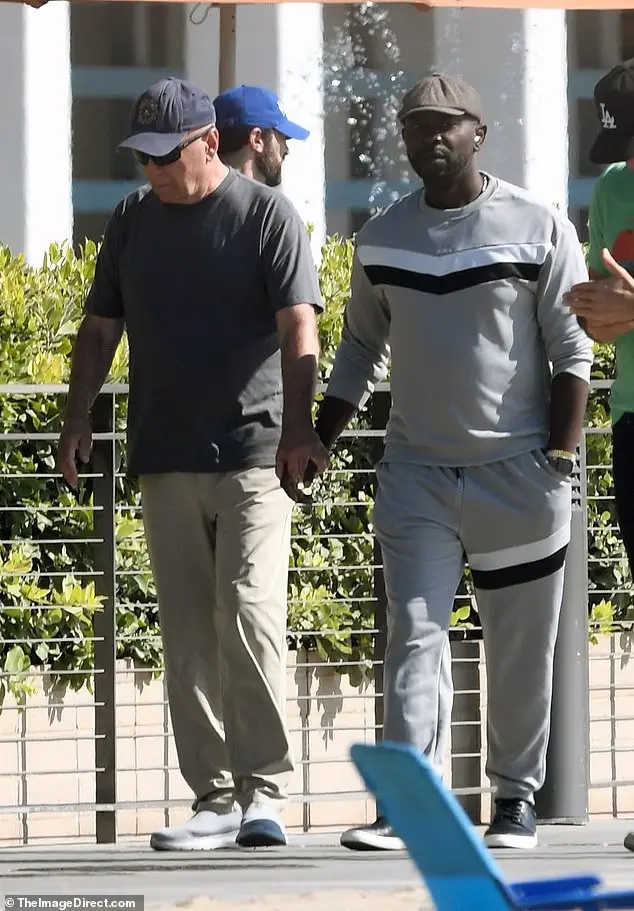 Ağır xəstəlikdən əziyyət çəkilən məşhur aktyorun yeni fotoları