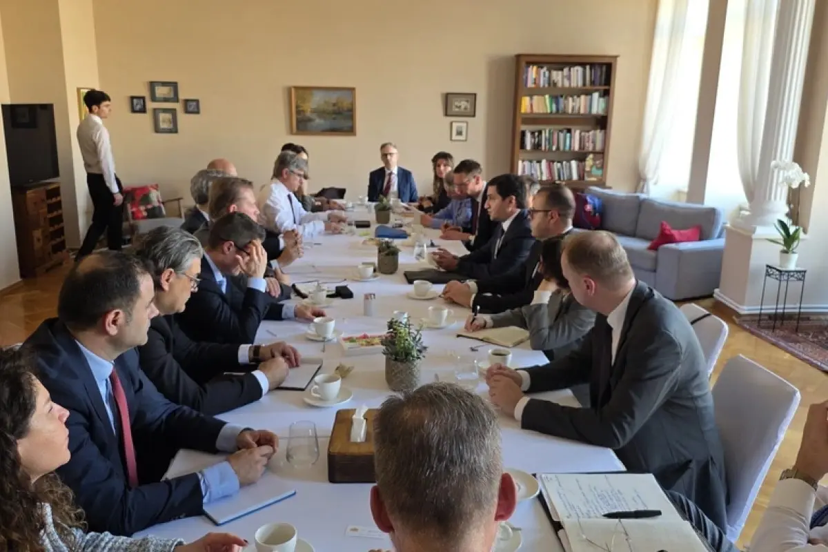 Hikmət Hacıyev NATO-nun nümayəndə heyəti ilə görüşdü