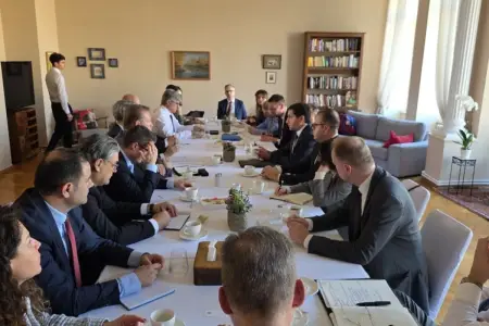 Hikmət Hacıyev NATO-nun nümayəndə heyəti ilə görüşdü