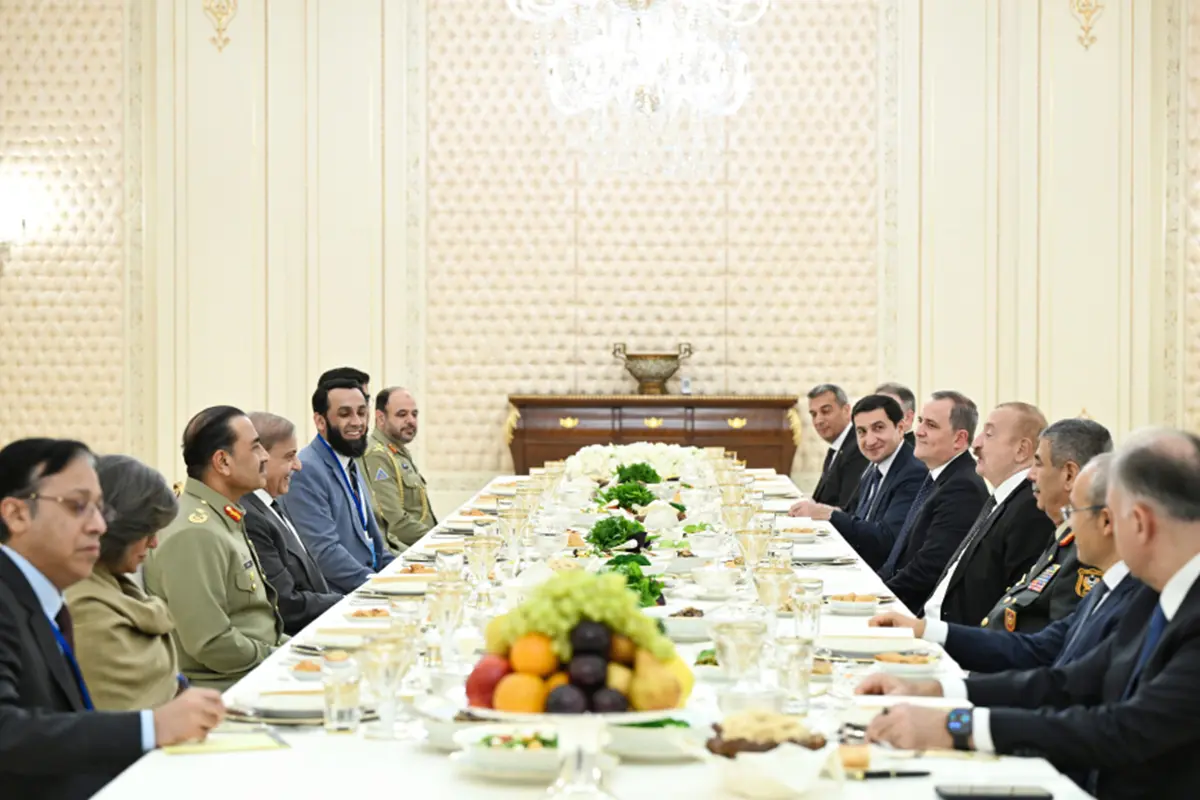 İlham Əliyev Şahbaz Şəriflə nahar etdi