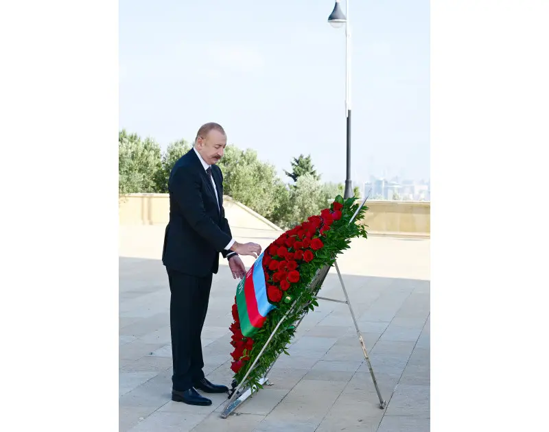 İlham Əliyev və Mehriban Əliyeva Şəhidlər xiyabanını ziyarət etdilər - Fotolar 