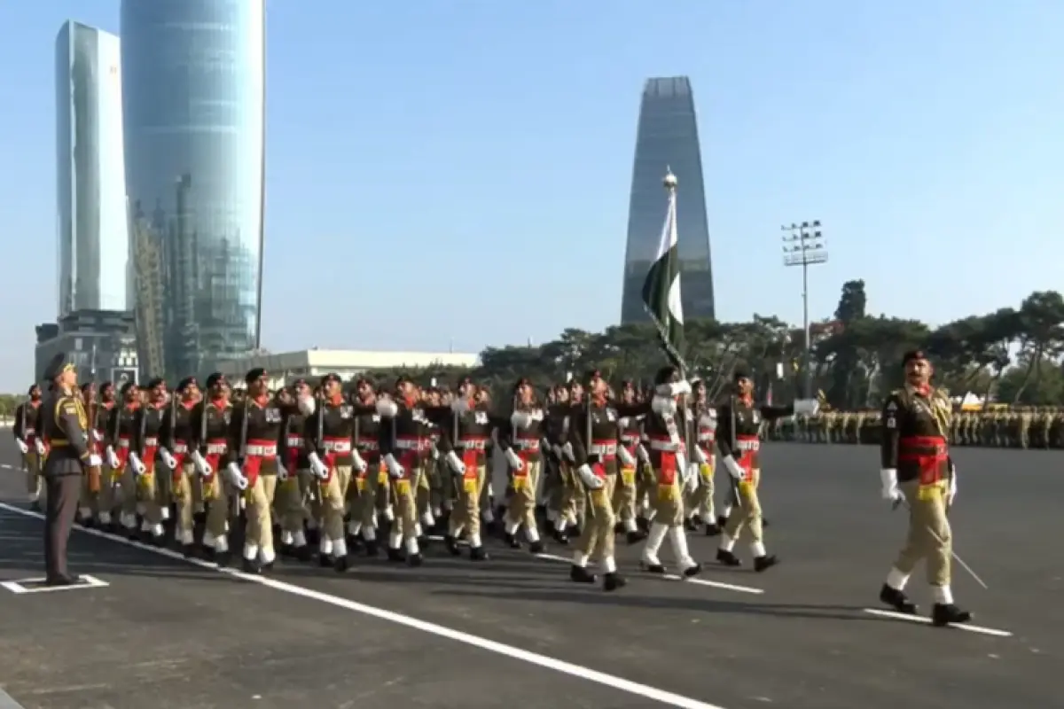 Pakistan hərbçiləri Bakıda paradda