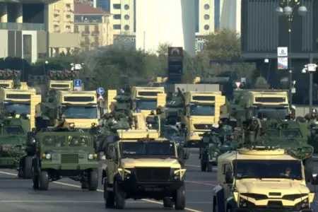 Ordumuzun yeni "Vaşaq" və "Kobra-2" texnikaları hərbi paradda nümayiş etdirildi