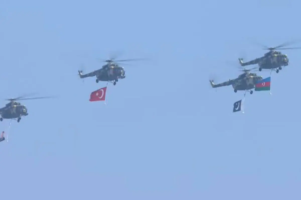 Bakıda hərbi paradda aviasiyanın uçuşları başladı - VİDEO