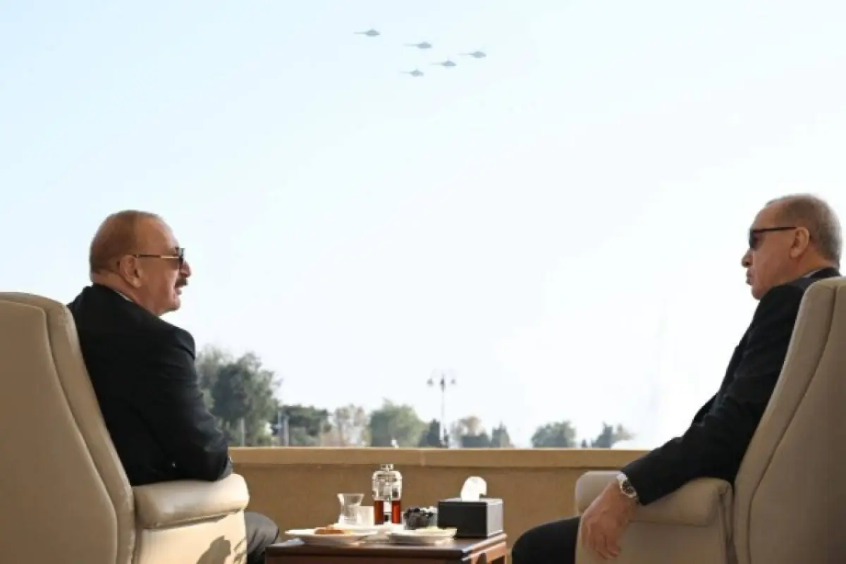 Prezident hərbi paraddan fotolar paylaşdı