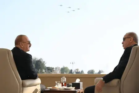 Prezident hərbi paraddan fotolar paylaşdı