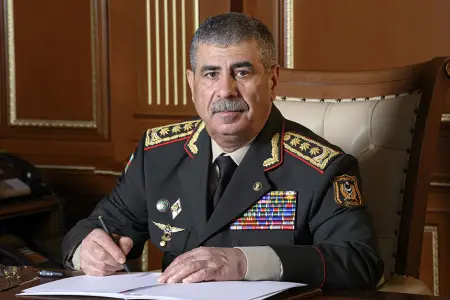 Zakir Həsənov şəxsi heyəti təbrik etdi