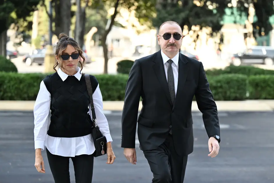 Prezidentlə ailəsinin paraddan yeni - Fotoları