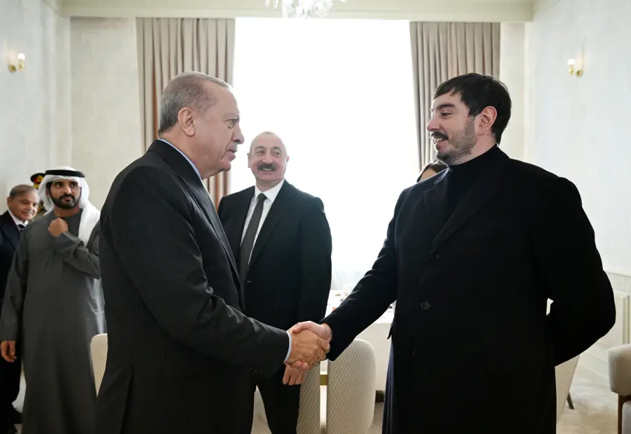 Prezidentlə ailəsinin paraddan yeni - Fotoları