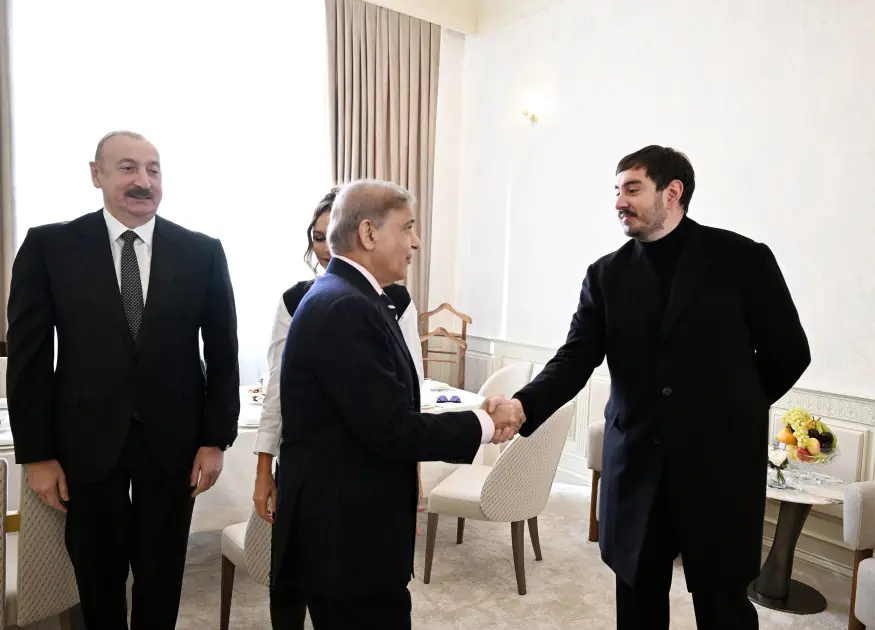 Prezidentlə ailəsinin paraddan yeni - Fotoları